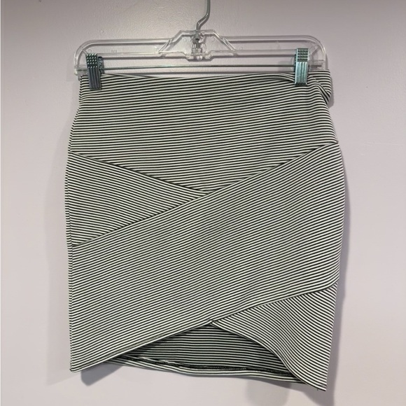 Black and white stripe forever 21 mini skirt - Picture 1 of 3